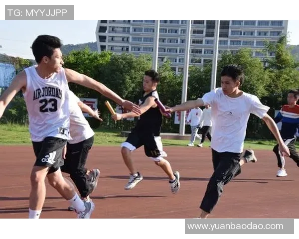 鹿晗携手上海足球明星团队共创辉煌未来展现青春活力与运动精神