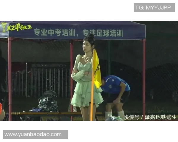 美女教足球让你在运动中感受魅力与激情的完美结合