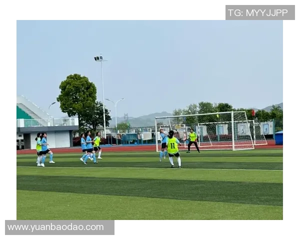 甲子中学足球队奋勇拼搏展现青春风采助力校园文化建设与团队精神提升