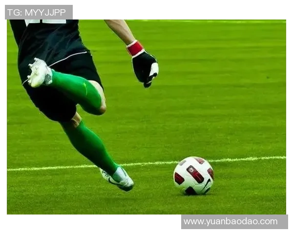 足球下盘稳的秘密解析与实战技巧分享助你赢得更多胜利